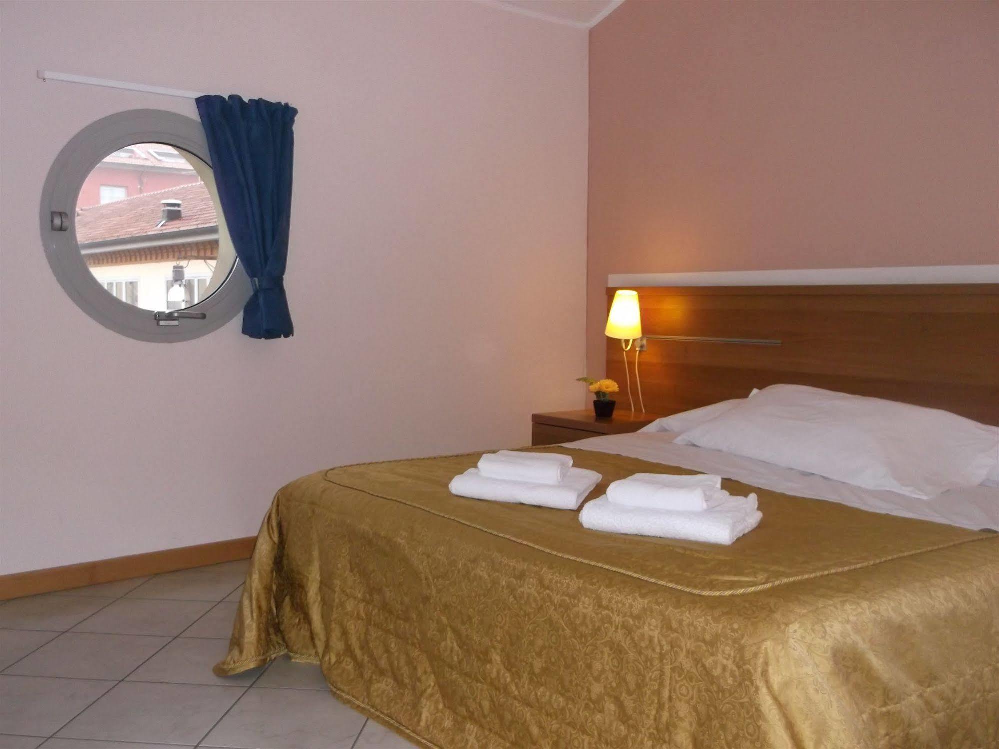 Albergo Meuble Abatjour Mantova Kültér fotó