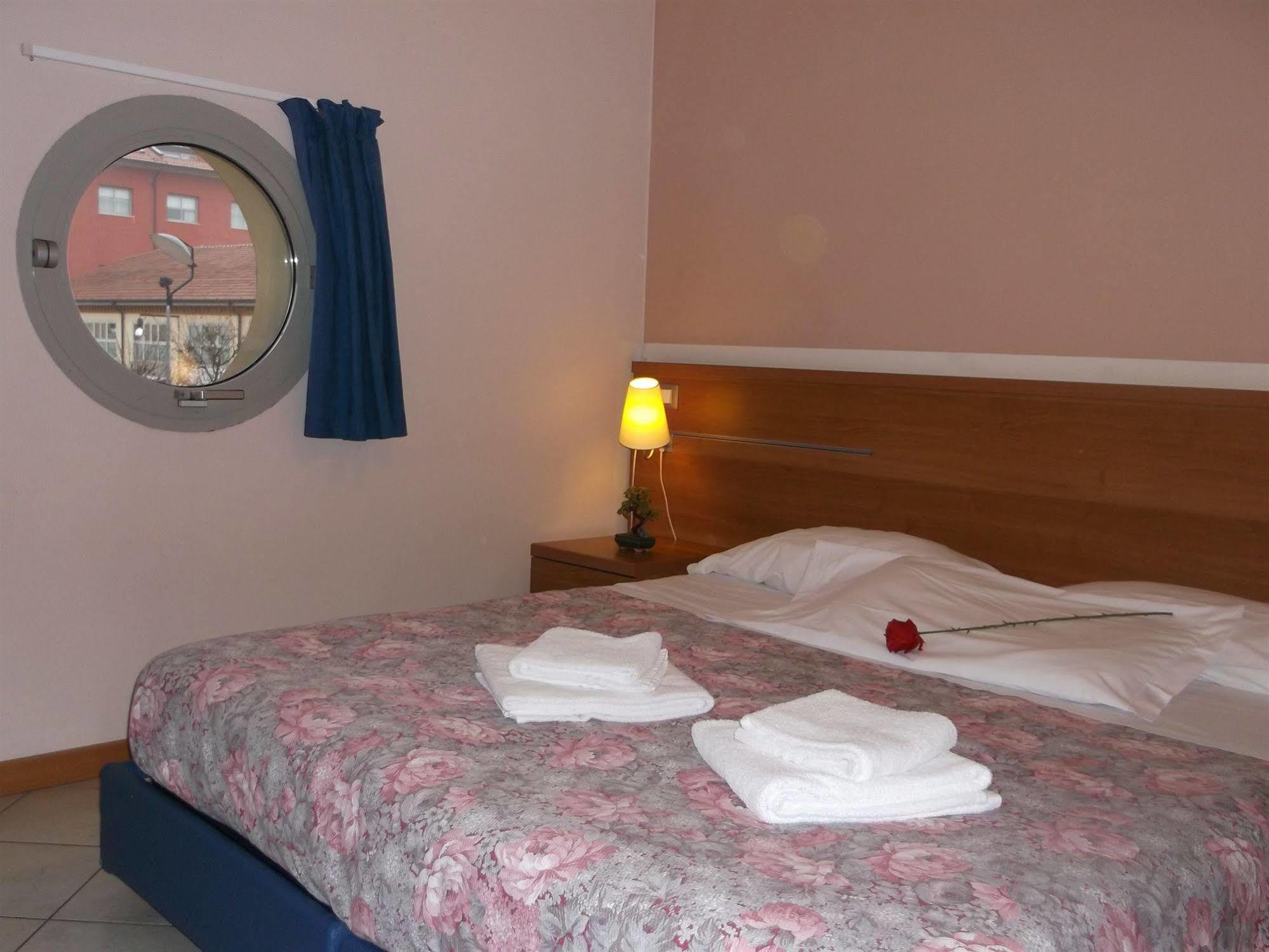Albergo Meuble Abatjour Mantova Kültér fotó