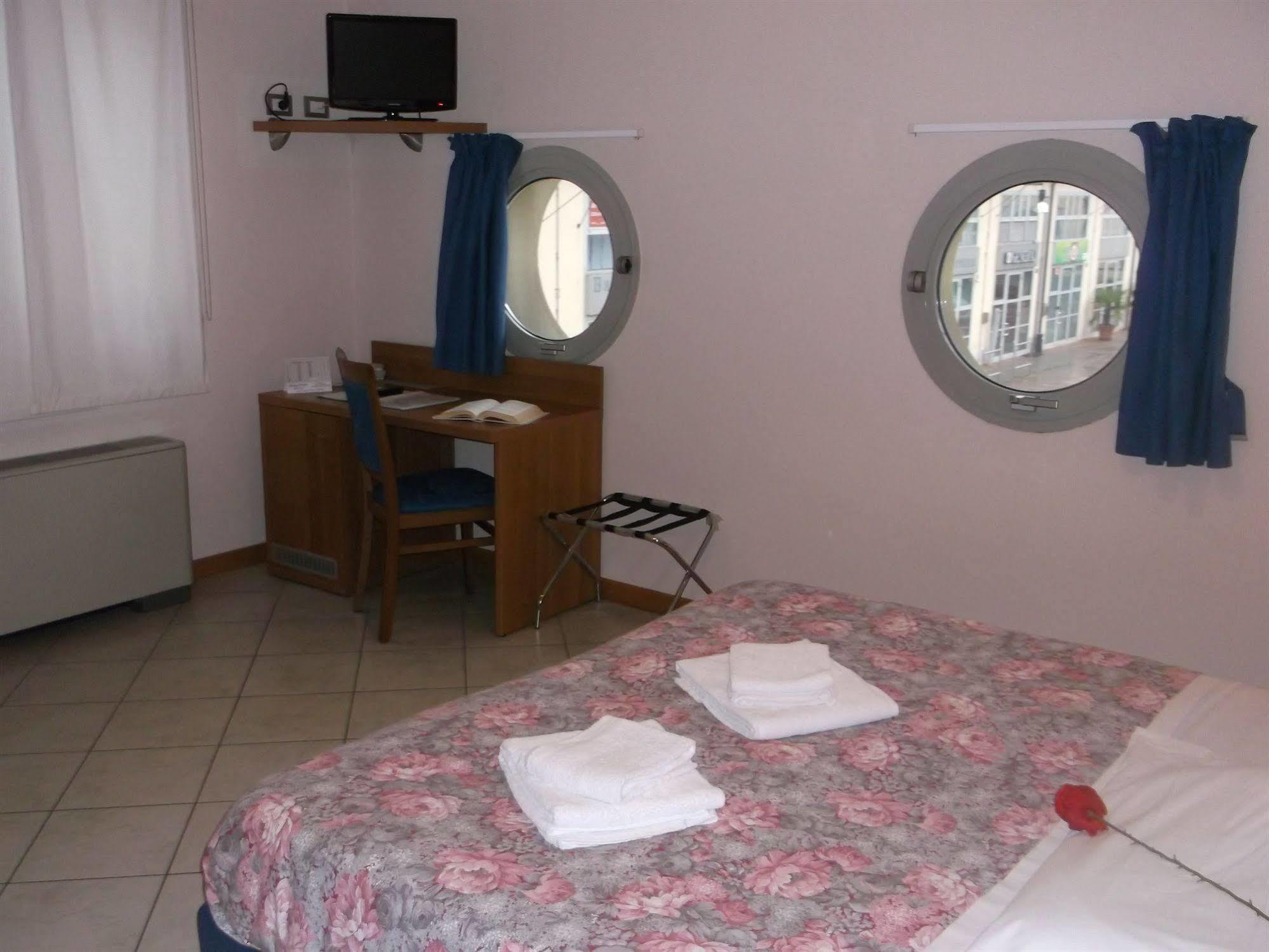 Albergo Meuble Abatjour Mantova Kültér fotó